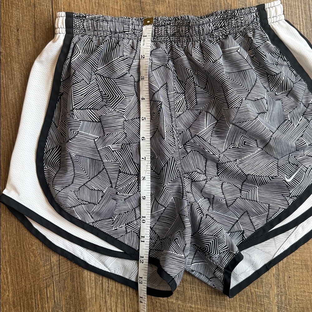 Nike Dri-Fit Women’s Lined Athletic Shorts Black White Geometric Striped XS - Picture 5 of 10